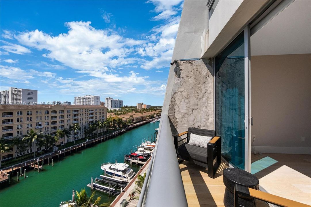 Recently Sold: $980,000 (3 beds, 3 baths, 1869 Square Feet)