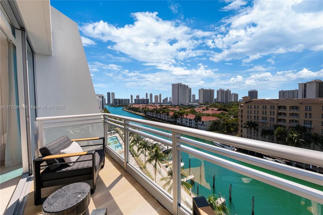 Recently Sold: $980,000 (3 beds, 3 baths, 1869 Square Feet)