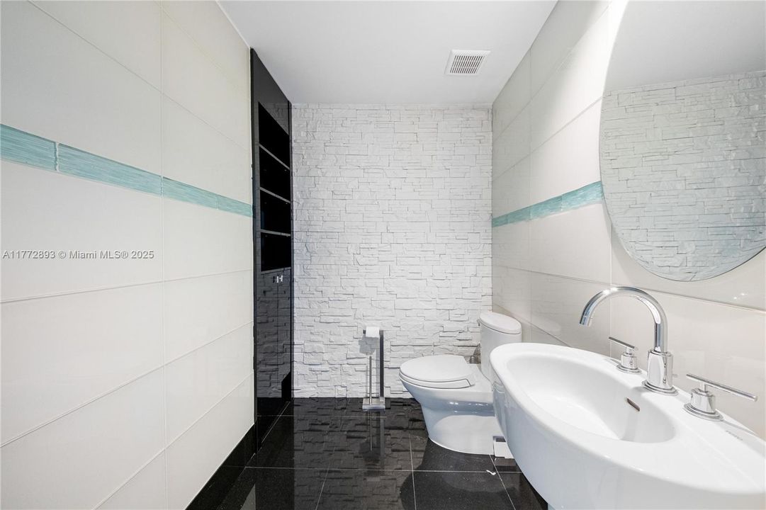 Recently Sold: $980,000 (3 beds, 3 baths, 1869 Square Feet)