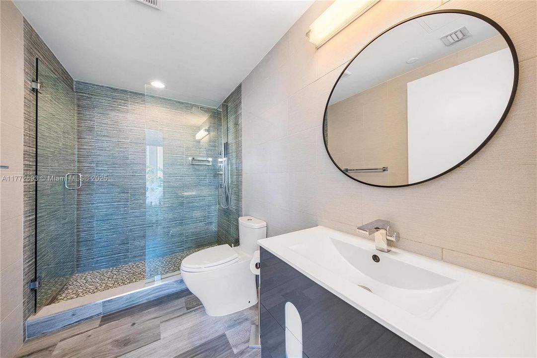 Recently Sold: $980,000 (3 beds, 3 baths, 1869 Square Feet)