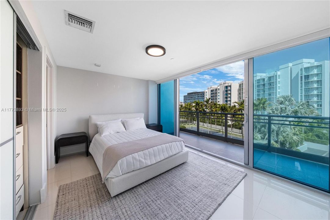 Recently Sold: $980,000 (3 beds, 3 baths, 1869 Square Feet)