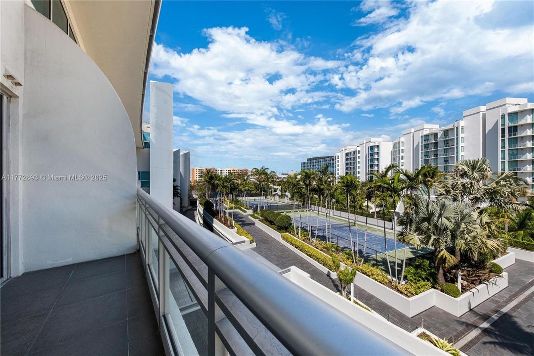 Recently Sold: $980,000 (3 beds, 3 baths, 1869 Square Feet)