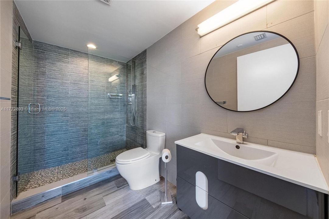 Recently Sold: $980,000 (3 beds, 3 baths, 1869 Square Feet)