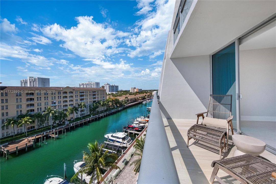 Recently Sold: $980,000 (3 beds, 3 baths, 1869 Square Feet)