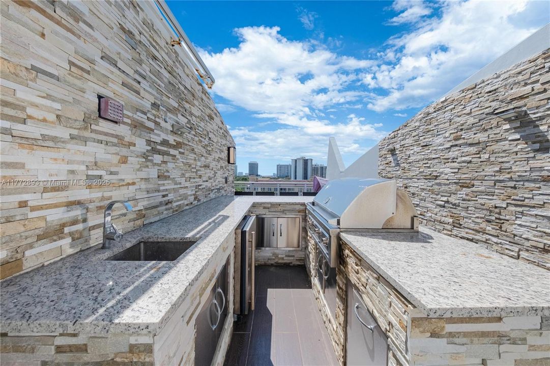 Recently Sold: $980,000 (3 beds, 3 baths, 1869 Square Feet)