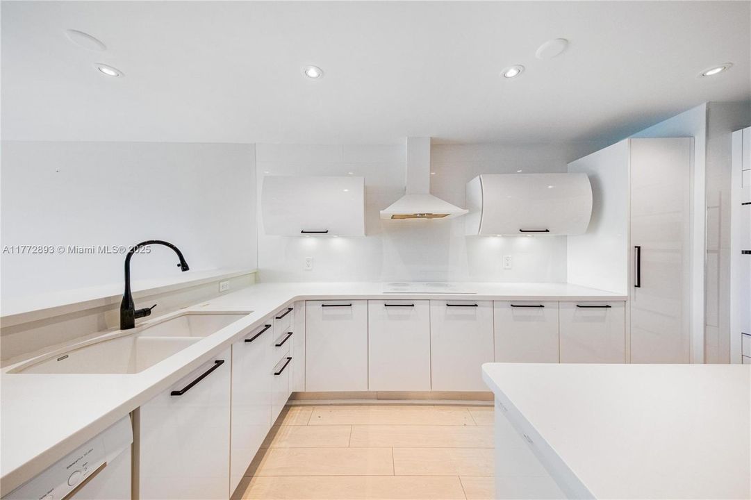 Recently Sold: $980,000 (3 beds, 3 baths, 1869 Square Feet)