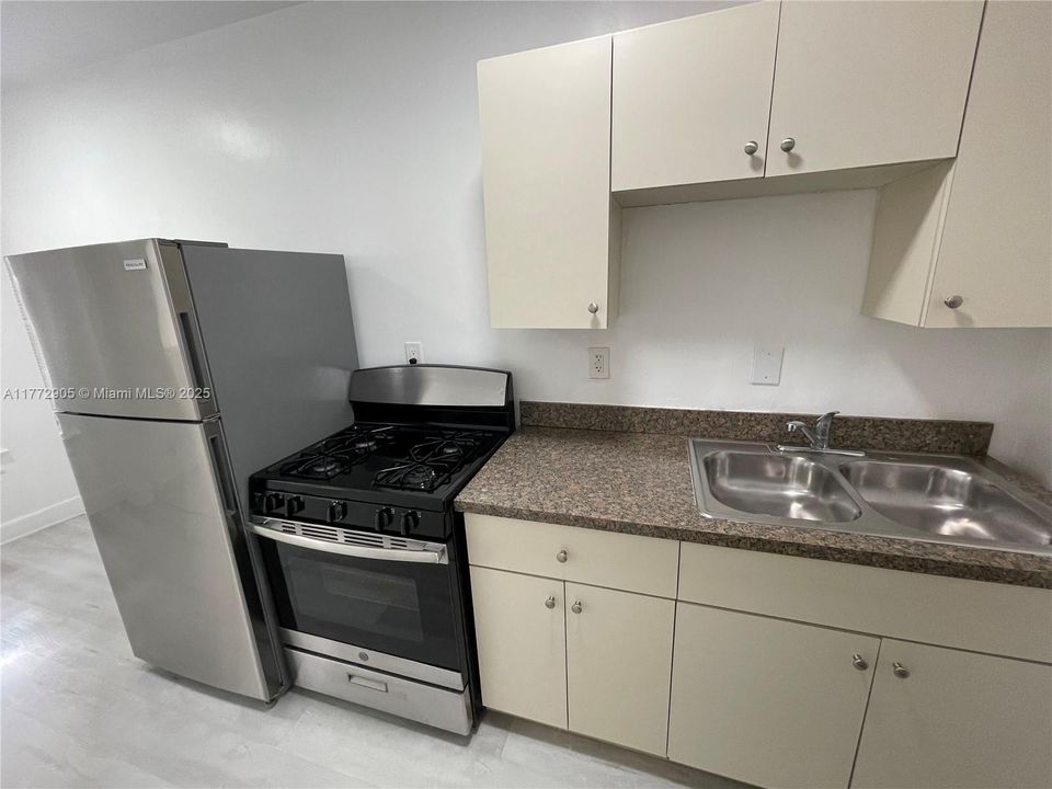 Недавно арендовано: $1,525 (0 спален, 1 ванн, 575 Квадратных фут)