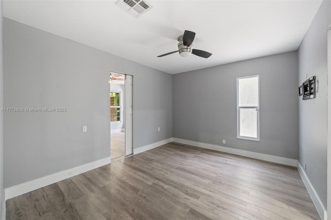 Recently Sold: $1,350,000 (5 beds, 3 baths, 1960 Square Feet)