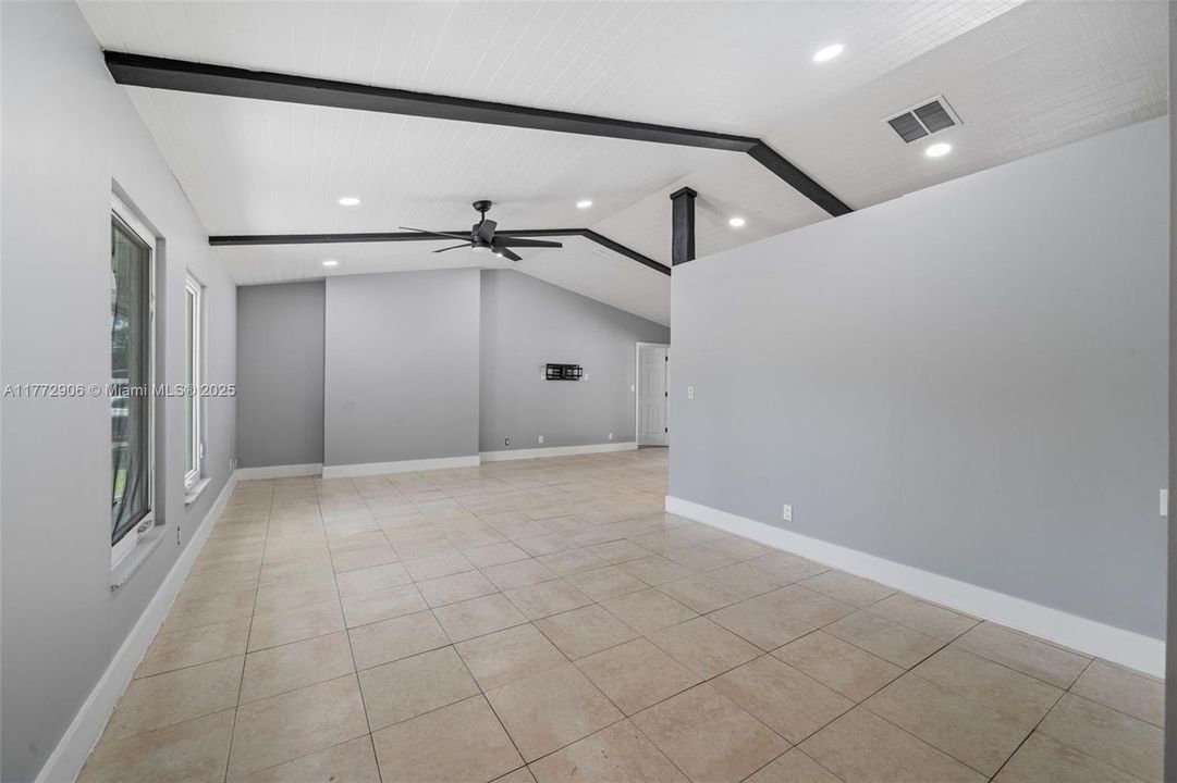 Recently Sold: $1,350,000 (5 beds, 3 baths, 1960 Square Feet)