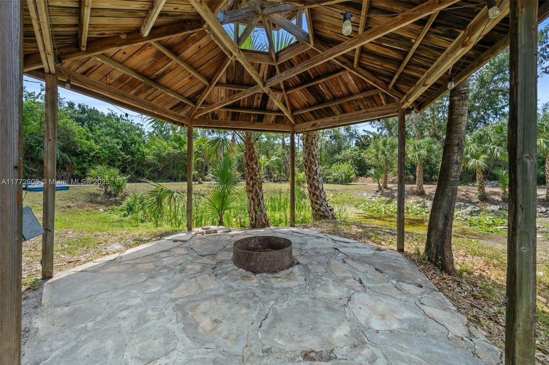 Recently Sold: $1,350,000 (5 beds, 3 baths, 1960 Square Feet)