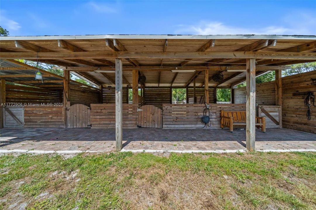 Recently Sold: $1,350,000 (5 beds, 3 baths, 1960 Square Feet)