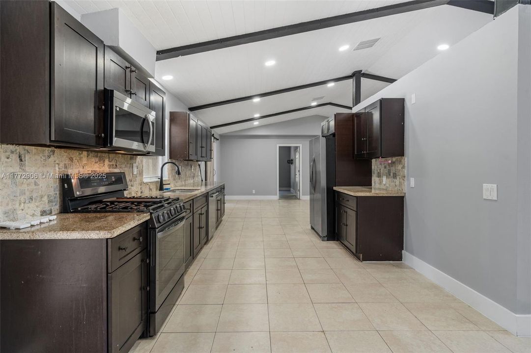 Recently Sold: $1,350,000 (5 beds, 3 baths, 1960 Square Feet)