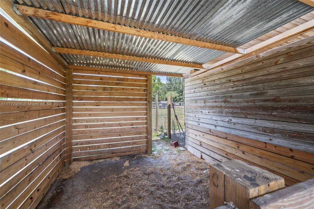 Recently Sold: $1,350,000 (5 beds, 3 baths, 1960 Square Feet)