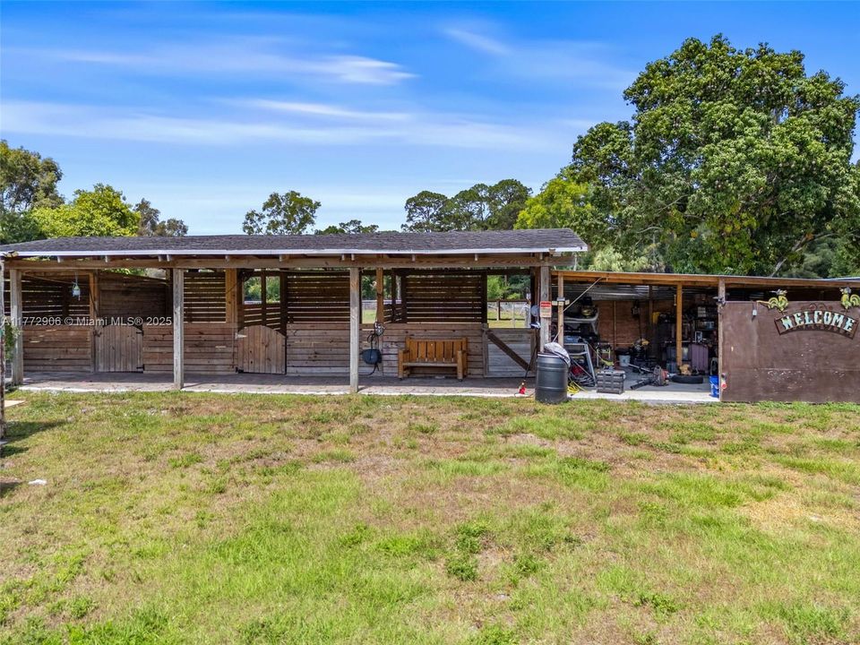 Recently Sold: $1,350,000 (5 beds, 3 baths, 1960 Square Feet)