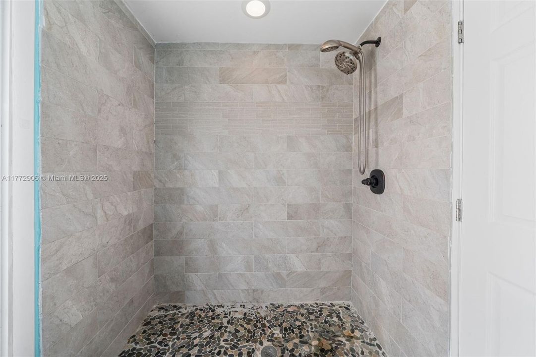 Recently Sold: $1,350,000 (5 beds, 3 baths, 1960 Square Feet)