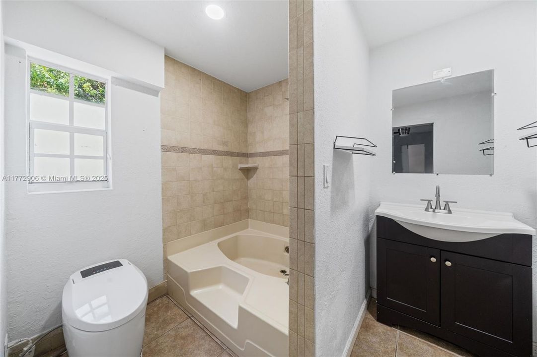 Recently Sold: $1,350,000 (5 beds, 3 baths, 1960 Square Feet)