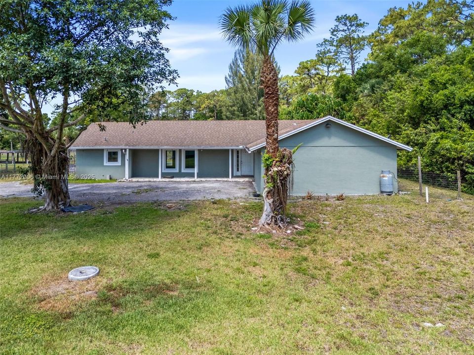 Recently Sold: $1,350,000 (5 beds, 3 baths, 1960 Square Feet)