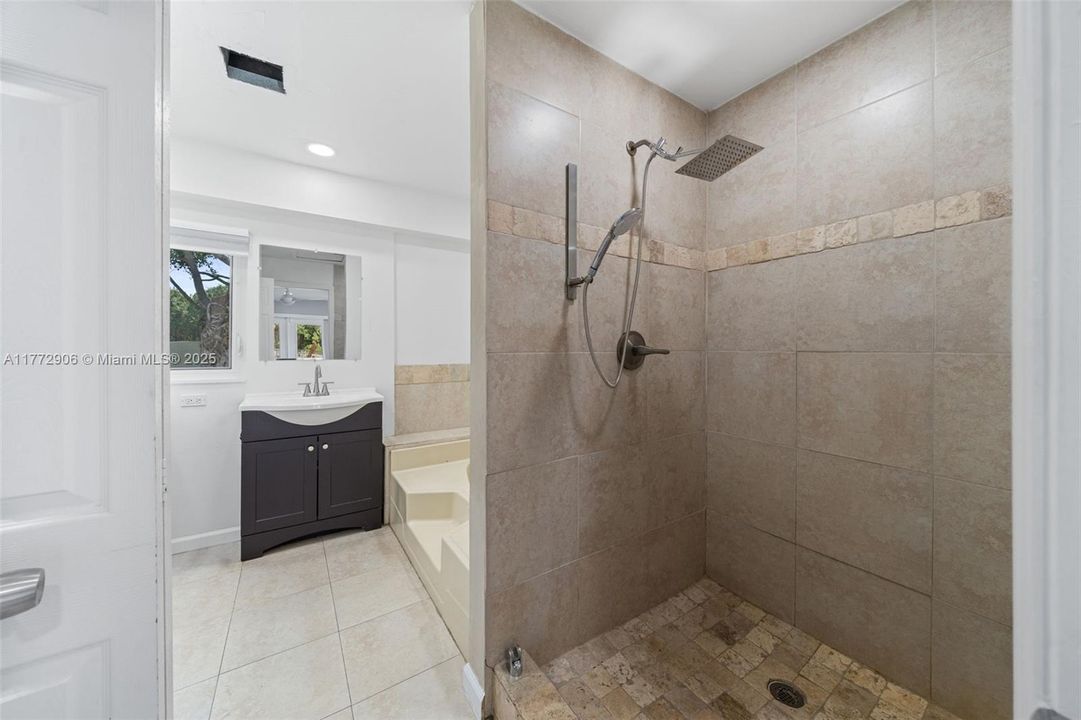 Recently Sold: $1,350,000 (5 beds, 3 baths, 1960 Square Feet)