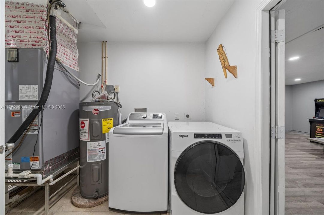 Recently Sold: $1,350,000 (5 beds, 3 baths, 1960 Square Feet)