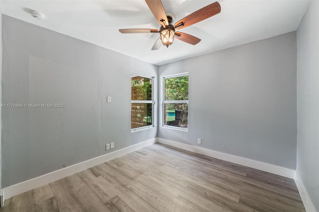 Recently Sold: $1,350,000 (5 beds, 3 baths, 1960 Square Feet)