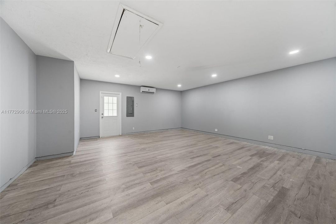 Recently Sold: $1,350,000 (5 beds, 3 baths, 1960 Square Feet)