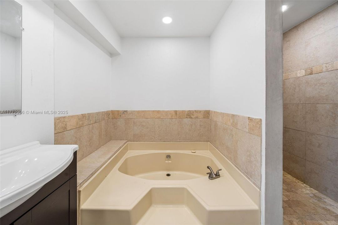 Recently Sold: $1,350,000 (5 beds, 3 baths, 1960 Square Feet)