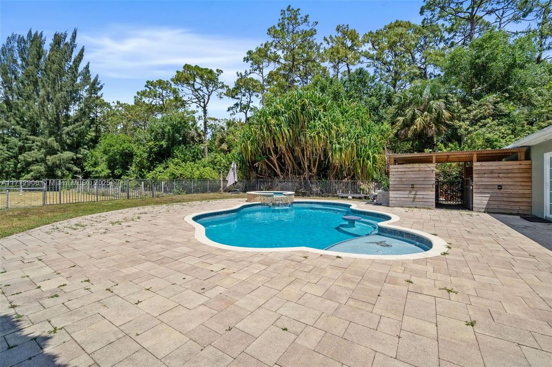 Recently Sold: $1,350,000 (5 beds, 3 baths, 1960 Square Feet)