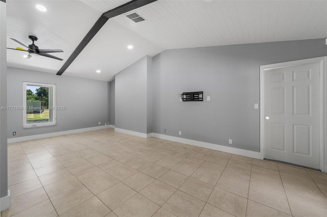 Recently Sold: $1,350,000 (5 beds, 3 baths, 1960 Square Feet)