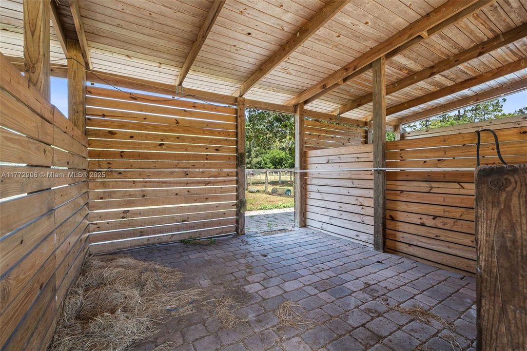 Recently Sold: $1,350,000 (5 beds, 3 baths, 1960 Square Feet)