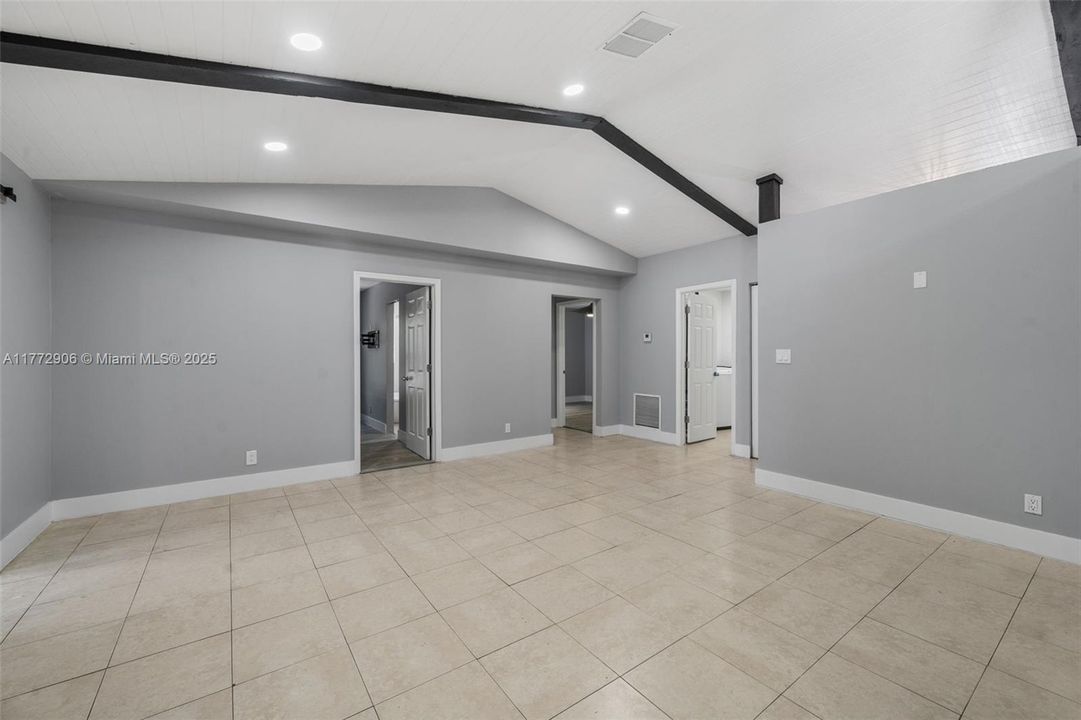 Recently Sold: $1,350,000 (5 beds, 3 baths, 1960 Square Feet)