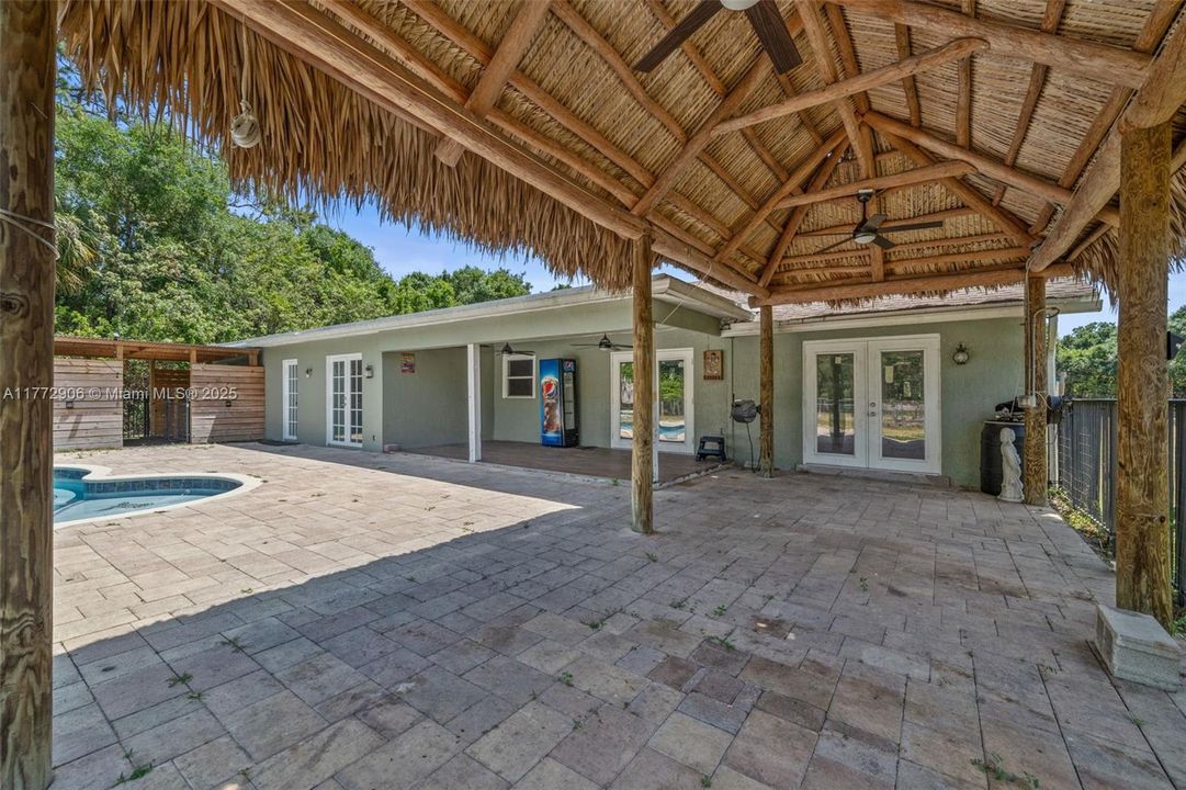 Recently Sold: $1,350,000 (5 beds, 3 baths, 1960 Square Feet)