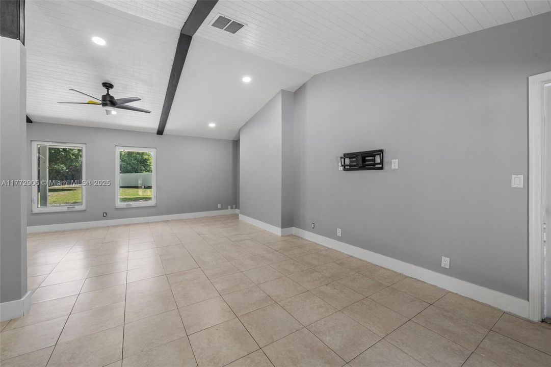 Recently Sold: $1,350,000 (5 beds, 3 baths, 1960 Square Feet)