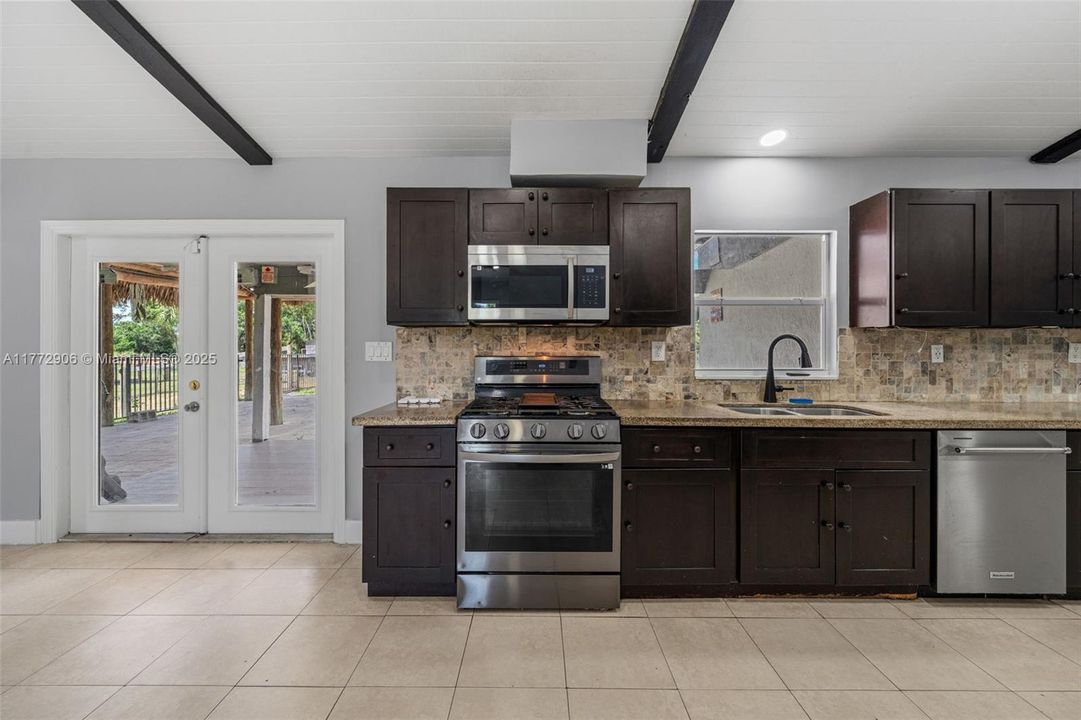 Recently Sold: $1,350,000 (5 beds, 3 baths, 1960 Square Feet)