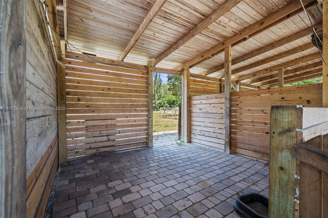 Recently Sold: $1,350,000 (5 beds, 3 baths, 1960 Square Feet)