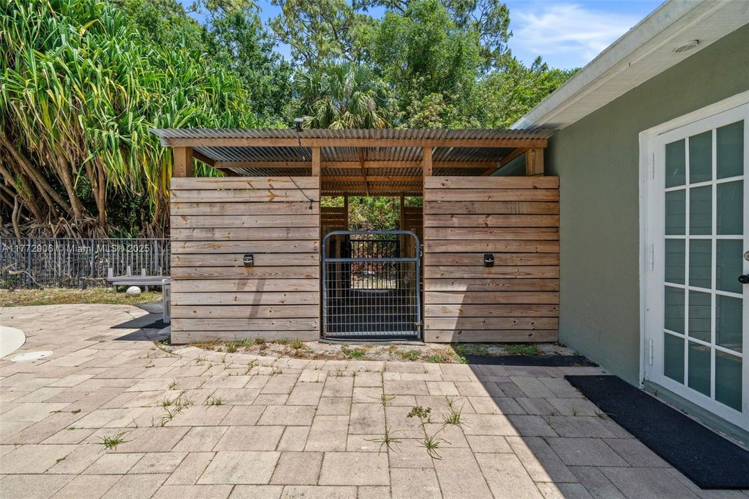 Recently Sold: $1,350,000 (5 beds, 3 baths, 1960 Square Feet)