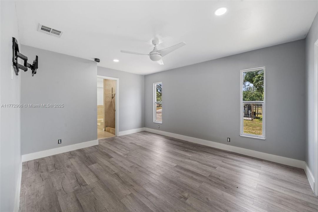 Recently Sold: $1,350,000 (5 beds, 3 baths, 1960 Square Feet)