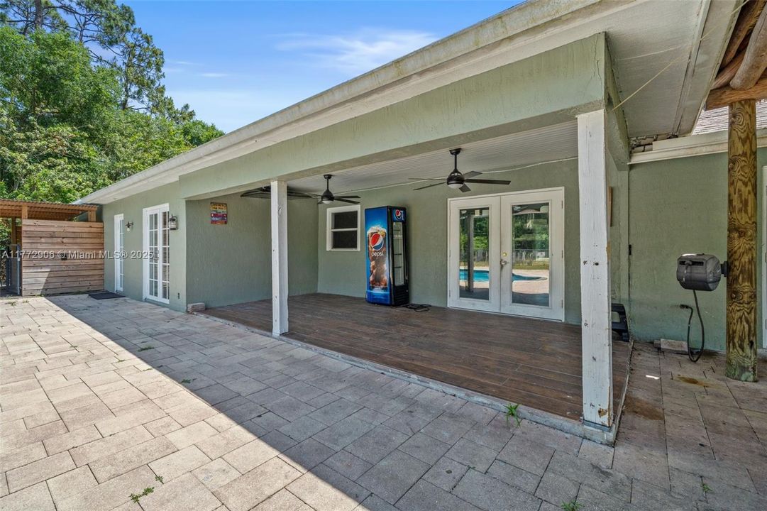 Recently Sold: $1,350,000 (5 beds, 3 baths, 1960 Square Feet)