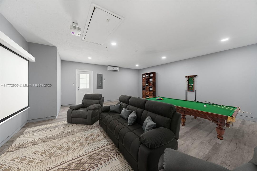 Recently Sold: $1,350,000 (5 beds, 3 baths, 1960 Square Feet)