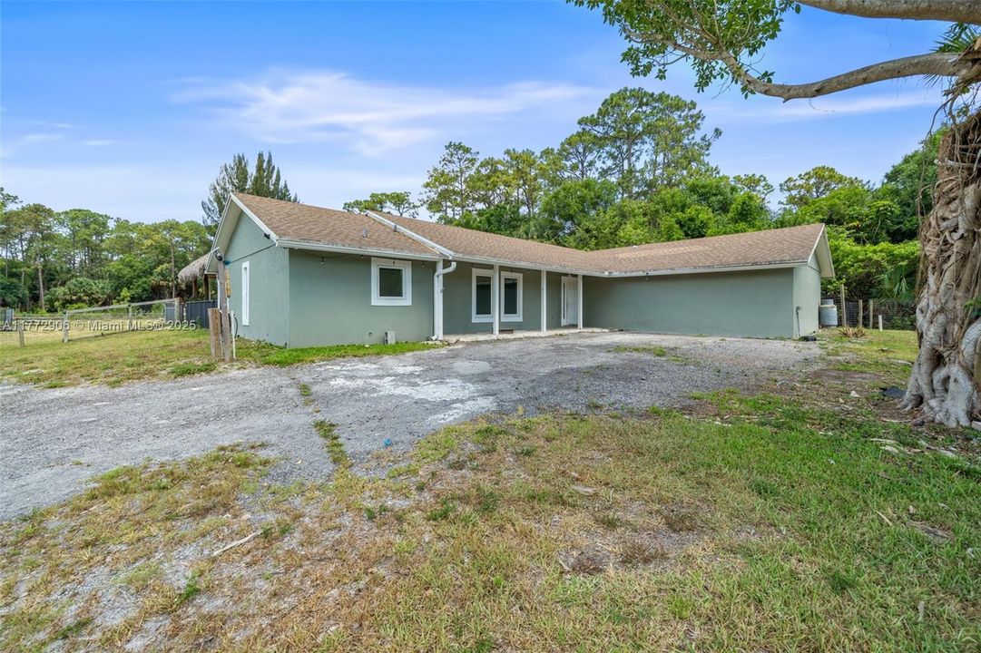 Recently Sold: $1,350,000 (5 beds, 3 baths, 1960 Square Feet)