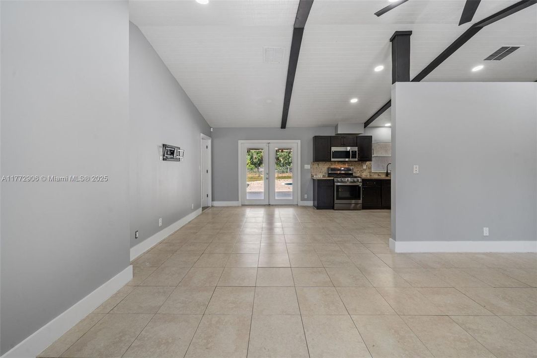 Recently Sold: $1,350,000 (5 beds, 3 baths, 1960 Square Feet)