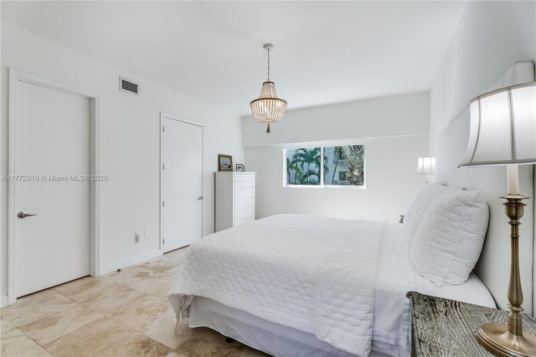 Vendido Recientemente: $1,099,000 (2 camas, 2 baños, 1469 Pies cuadrados)