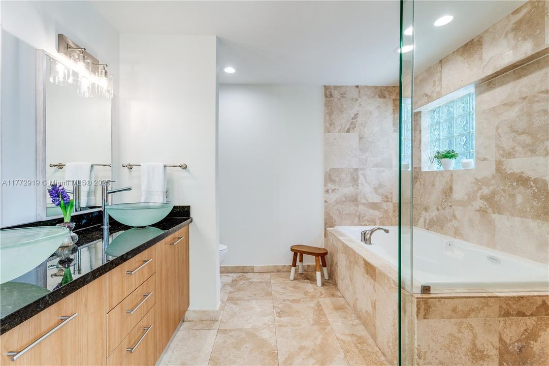 Vendido Recientemente: $1,099,000 (2 camas, 2 baños, 1469 Pies cuadrados)