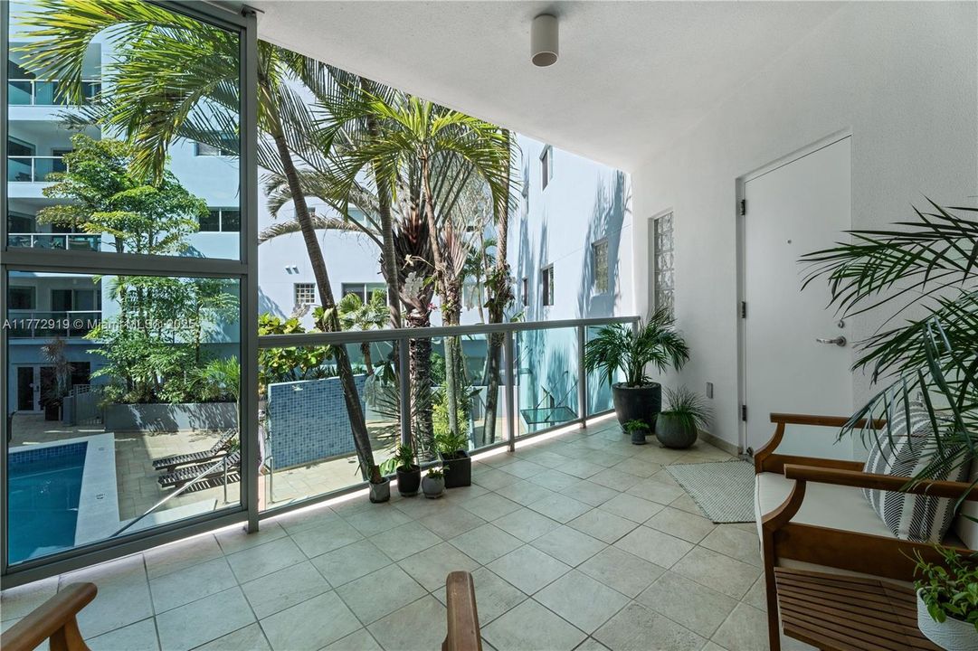 Vendido Recientemente: $1,099,000 (2 camas, 2 baños, 1469 Pies cuadrados)