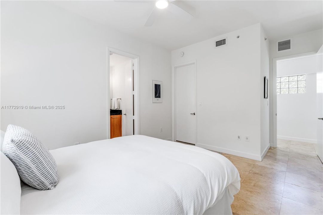 Vendido Recientemente: $1,099,000 (2 camas, 2 baños, 1469 Pies cuadrados)