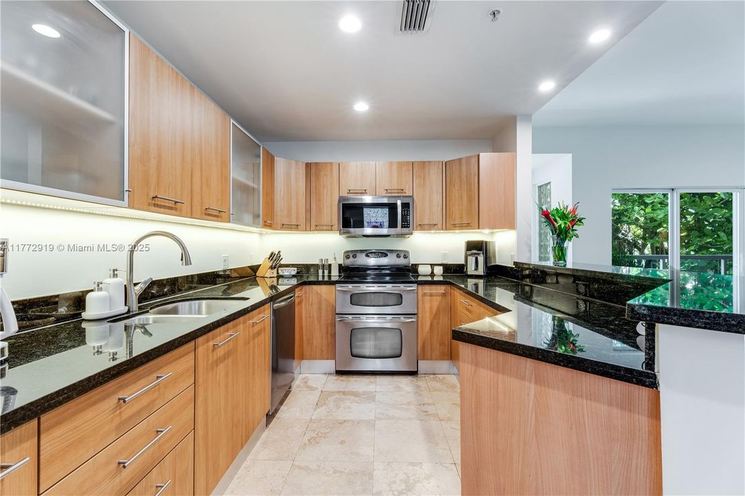 Vendido Recientemente: $1,099,000 (2 camas, 2 baños, 1469 Pies cuadrados)