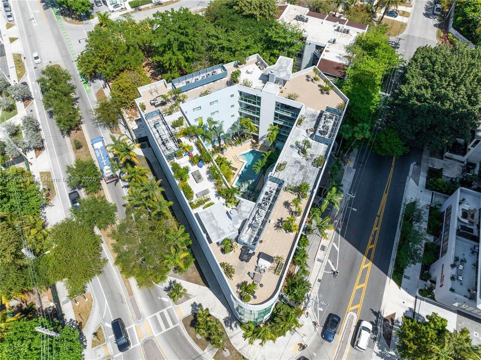 Vendido Recientemente: $1,099,000 (2 camas, 2 baños, 1469 Pies cuadrados)