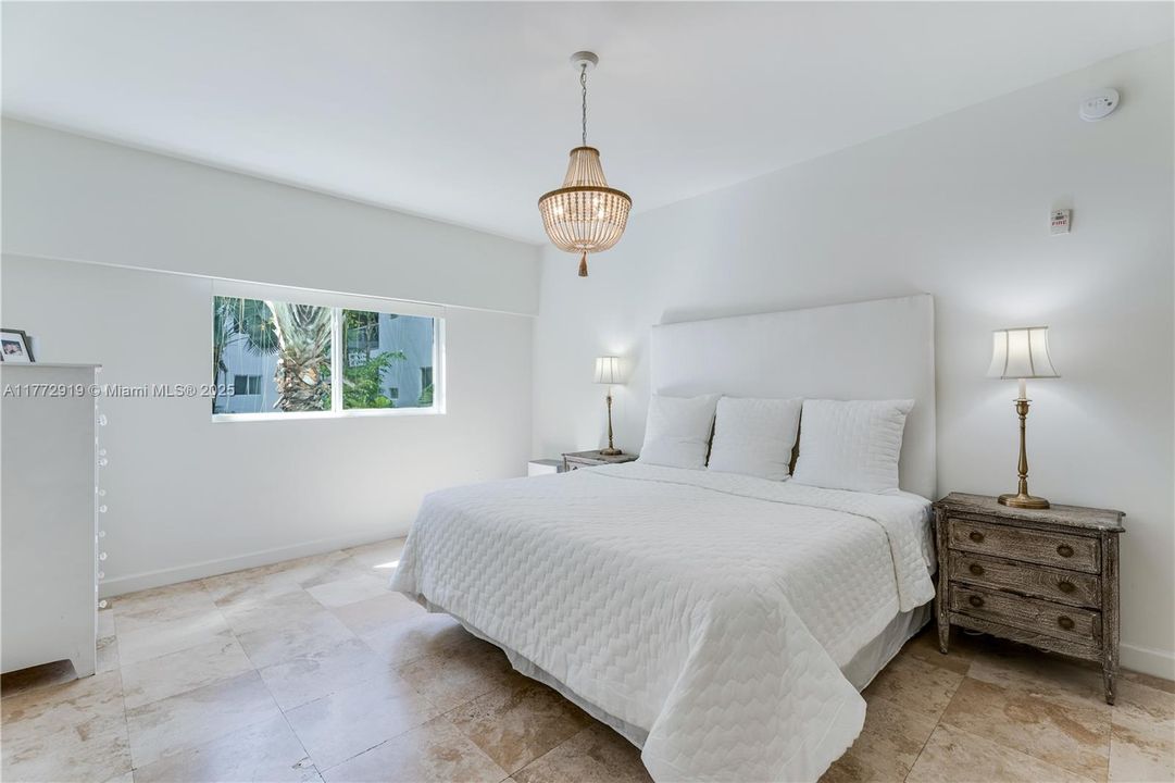 Vendido Recientemente: $1,099,000 (2 camas, 2 baños, 1469 Pies cuadrados)