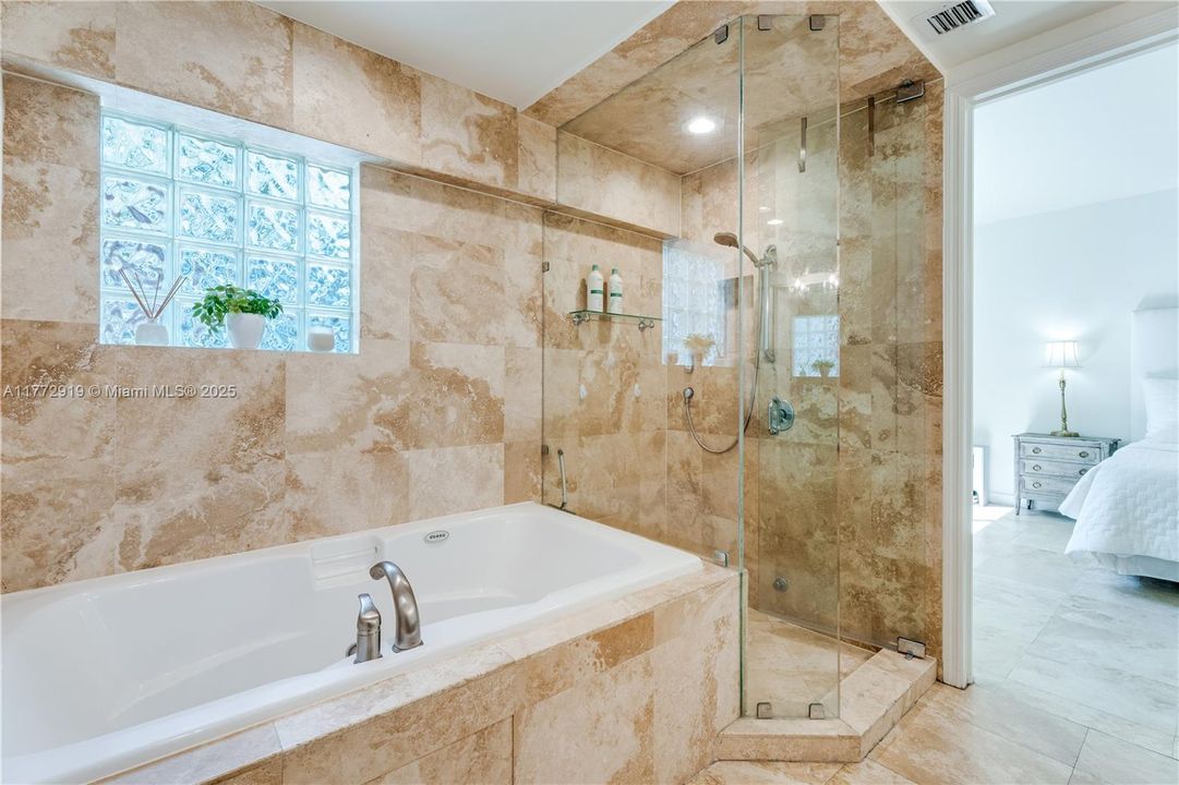 Vendido Recientemente: $1,099,000 (2 camas, 2 baños, 1469 Pies cuadrados)