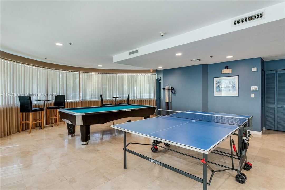 Vendido Recientemente: $1,099,000 (2 camas, 2 baños, 1469 Pies cuadrados)