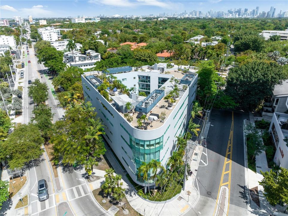 Vendido Recientemente: $1,099,000 (2 camas, 2 baños, 1469 Pies cuadrados)